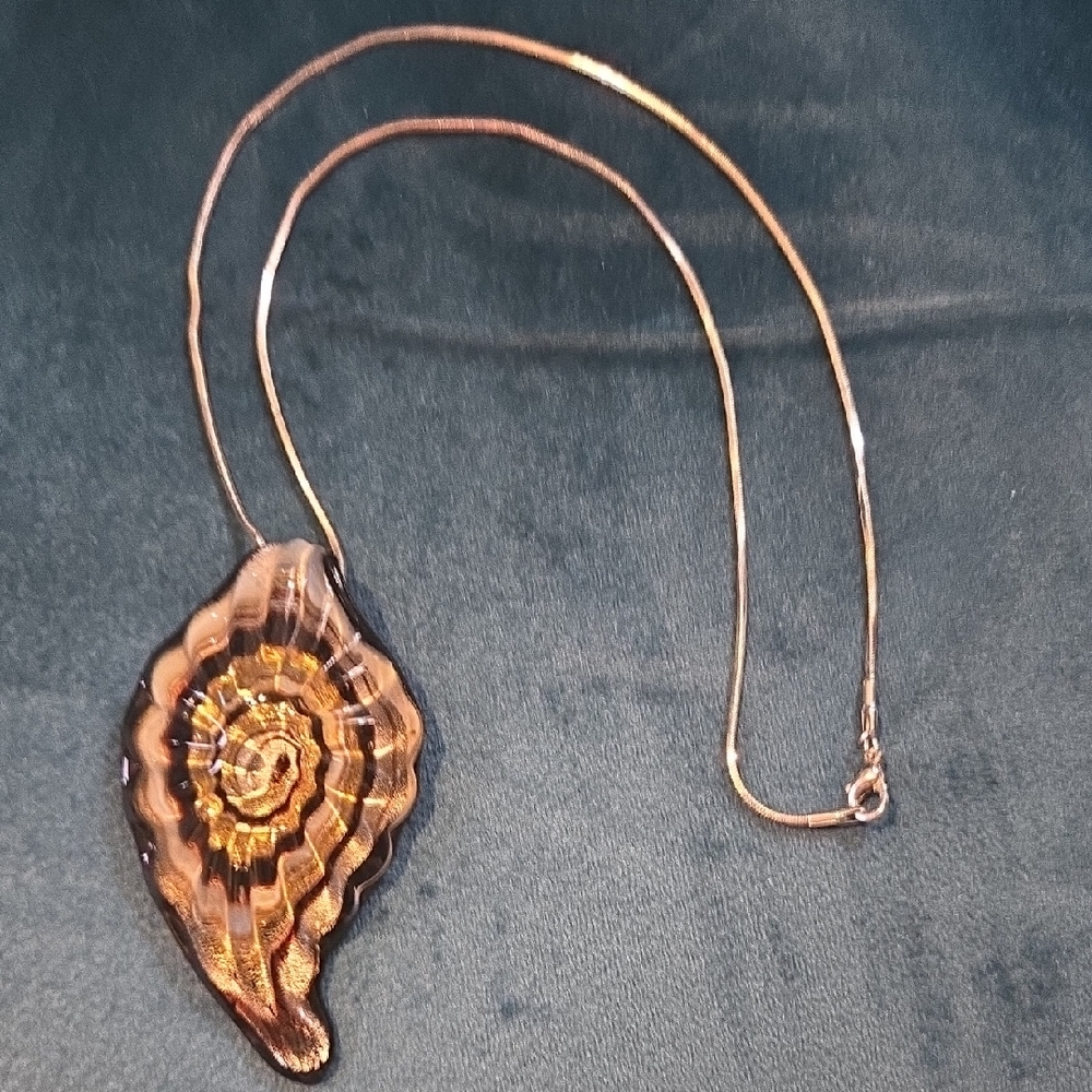 Vintage Blown Glass Handmade Gold-Tone Pendant Necklace💫